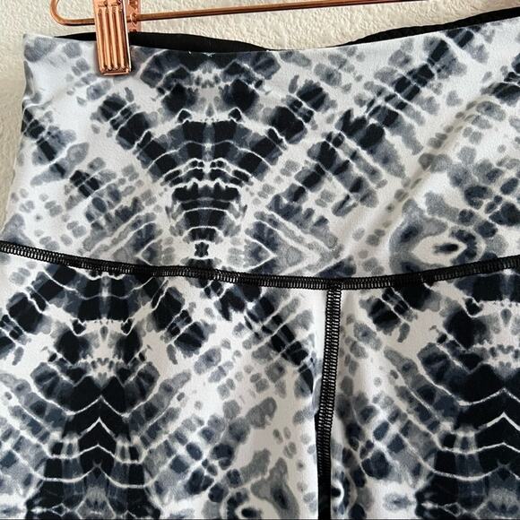 Victoria’s Secret Sport Knockout Tight Neutral Tie Dye Small - Picture 5 of 11